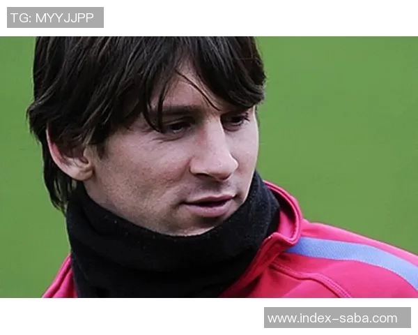 足球球星女友们的魅力与风采揭秘她们如何在赛场外绽放光彩